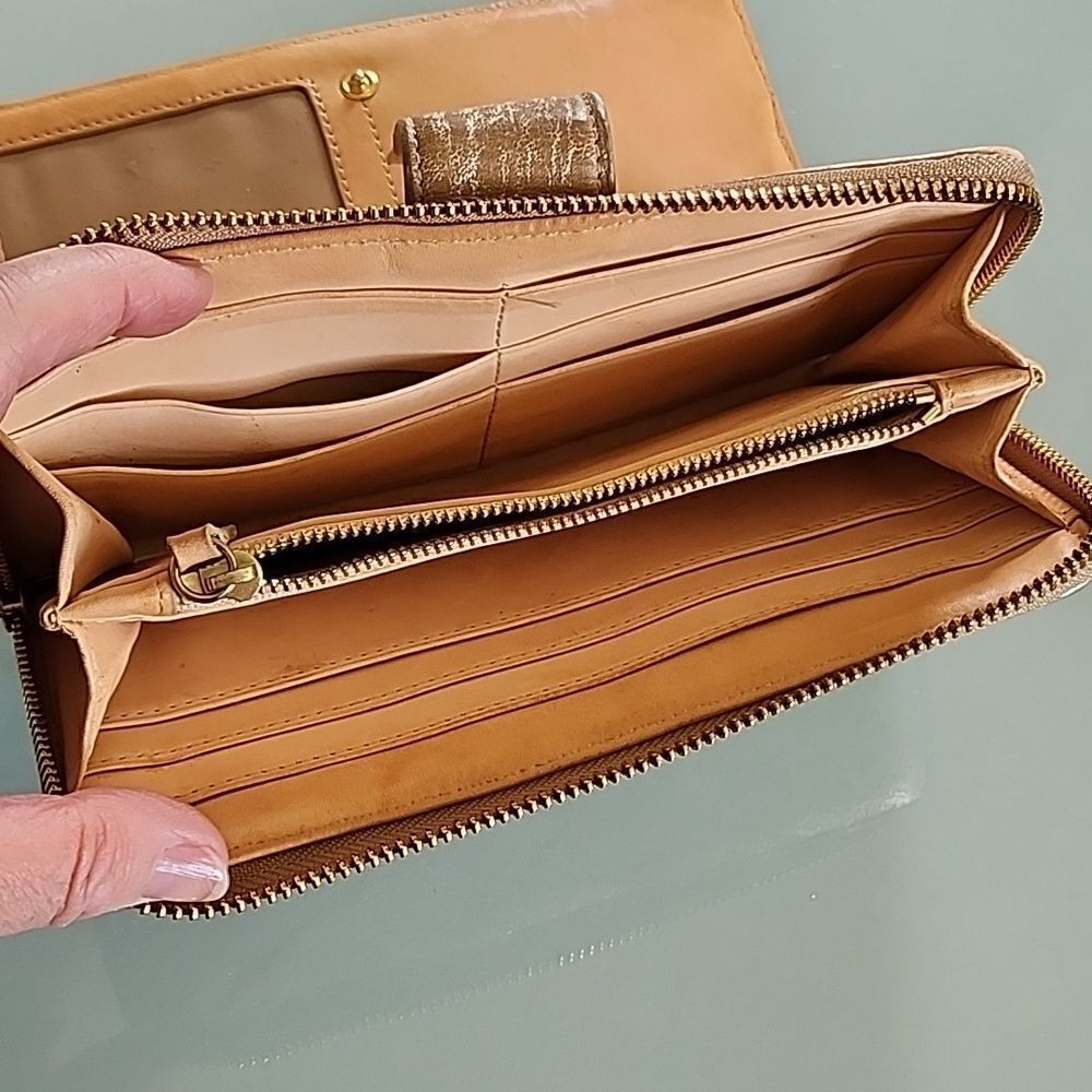 Botkier Wallet  - Picture 6 of 9